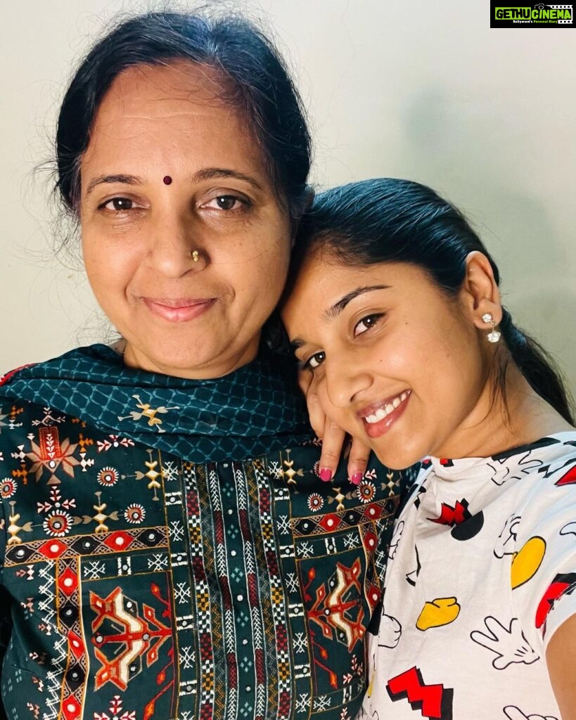 Meghana Lokesh Instagram - Happy birthday Mamma!!! I’m very lucky to have you , may god shower you a lot more strength, love and light ! You are my mountain of hope and that rock I can always lean on to! Love you Mumma😘 @jayashree_lokesh_