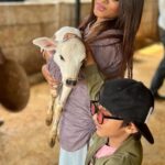 Mitali Nag Instagram - First kiss is always special ♥️ . . . #reels #mitaalinag #chocolateeyedboy #rudransh #motherson #animalvideo #333 #cow #love #trendingaudio