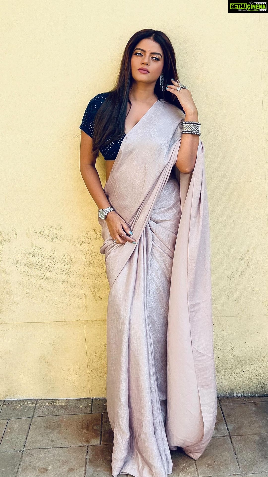 Mitali Nag Instagram - Transitioning into a desi girl ♥️ . . #mitaalinag #reels #reelsinstagram #afsarbitiya #trending #devi #ghkkpm #draupadi #tejaswini #tvirus #aashiqana #333 #trendingaudio