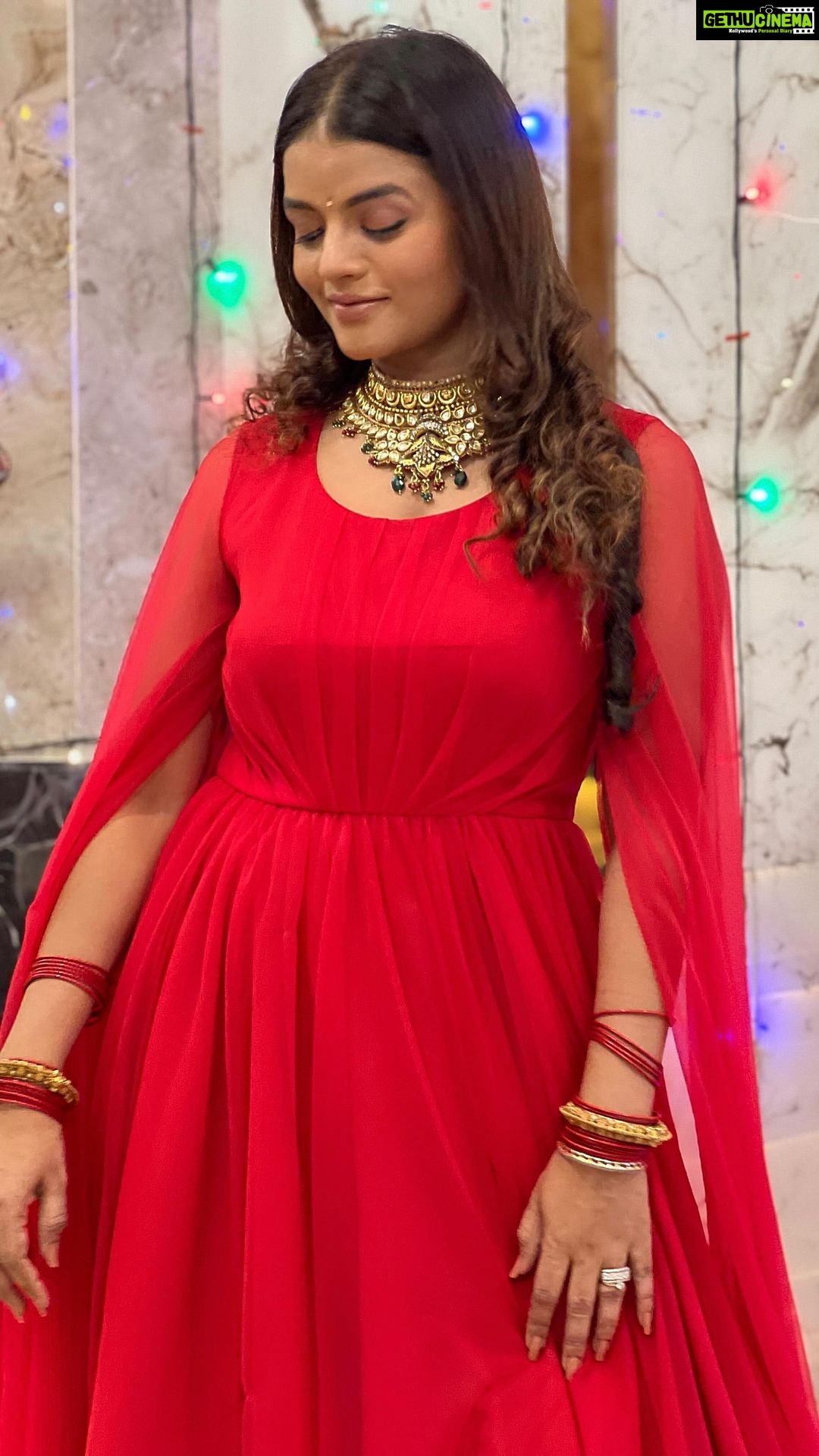 Mitali Nag Instagram - @kimpereiraofficial ‘s agenda was to make me slay this Diwali ♥️😍♥️ You think I did…? 😊 . . #mitaalinag #reels #reelsinstagram #afsarbitiya #trending #devi #ghkkpm #draupadi #tag #333 #trendingaudio #red