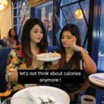 Mitali Nag Instagram - Sharing is staring 😁 It was awesome catching up Mitaali. Lots of love ❤️ Thanks for having us @tsubakiworli #lunchtime #mitalinag #charulmalik #friends