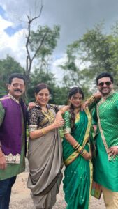 Mitali Nag Instagram - The Chavans are always trending!!! . . . @yashpandit_official @mridulkumar_ #mitaalinag #reels #reelsinstagram #afsarbitiya #trending #devi #devyani #ghkkpm #ghumhaikisikeypyaarmeiin #tag #333 #dance #liger @ananyapanday @thedeverakonda