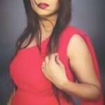 Mitali Nag Instagram – The effect red color has on me!!! ♥️😍♥️
.
.
.
.
Mua @poojakaramunge_makeupartist 
Outfit @priyas_boutique_9977 
#mitaalinag #reels #reelsinstagram #afsarbitiya #trending #ghkkpm #ghumhaikisikeypyaarmeiin #tag #333 #glam
