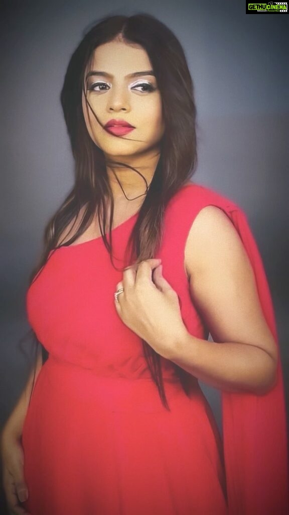 Mitali Nag Instagram - The effect red color has on me!!! ♥️😍♥️ . . . . Mua @poojakaramunge_makeupartist Outfit @priyas_boutique_9977 #mitaalinag #reels #reelsinstagram #afsarbitiya #trending #ghkkpm #ghumhaikisikeypyaarmeiin #tag #333 #glam