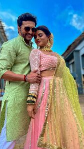 Mitali Nag Instagram - Videshi naach with a desi tadka!!!
.
.
.

#mitaalinag #reels #reelsinstagram #reelkarofeelkaro #afsarbitiya #trending #devi #devyani #ghkkpm #ghumhaikisikeypyaarmeiin #tag #333