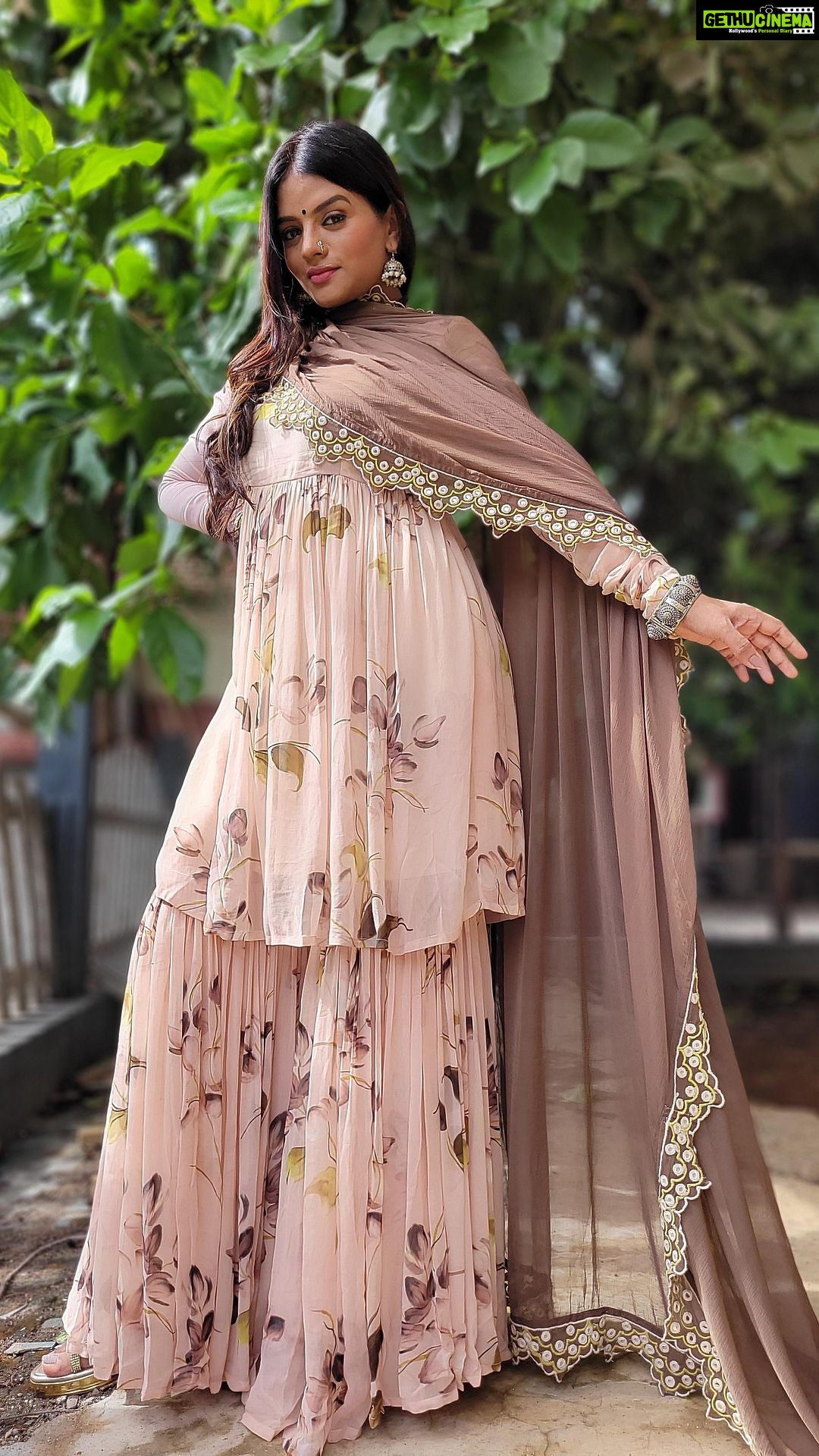 Mitali Nag Instagram - Dressed up for myself ♥️😍♥️ . . . Outfit: @everbloomindia PR: @dinky_nirh . . #reels #mitaalinag #collab #broll #beauty #love #afsarbitiya #asianbeauty #trendingreels #333