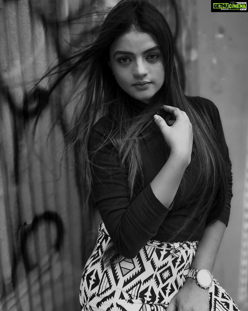 Mitali Nag Instagram - Black and white… or Grey?!? . . . #mitaalinag #indianactress #duskybeauty #afsarbitiya #devi #devyani #ghkkpm #ghumhaikisikeypyaarmeiin #tag #potd #instagood #magic #333
