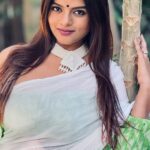 Mitali Nag Instagram - Chaitra Navratri Day 6 🤍 . . Saree @kimpereiraofficial Blouse @studioanantaral . . #reelsinstagram #mitaalinag #fashion #navratri #collab #indianactress #fushion #afsarbitiya #333 #trendingaudio
