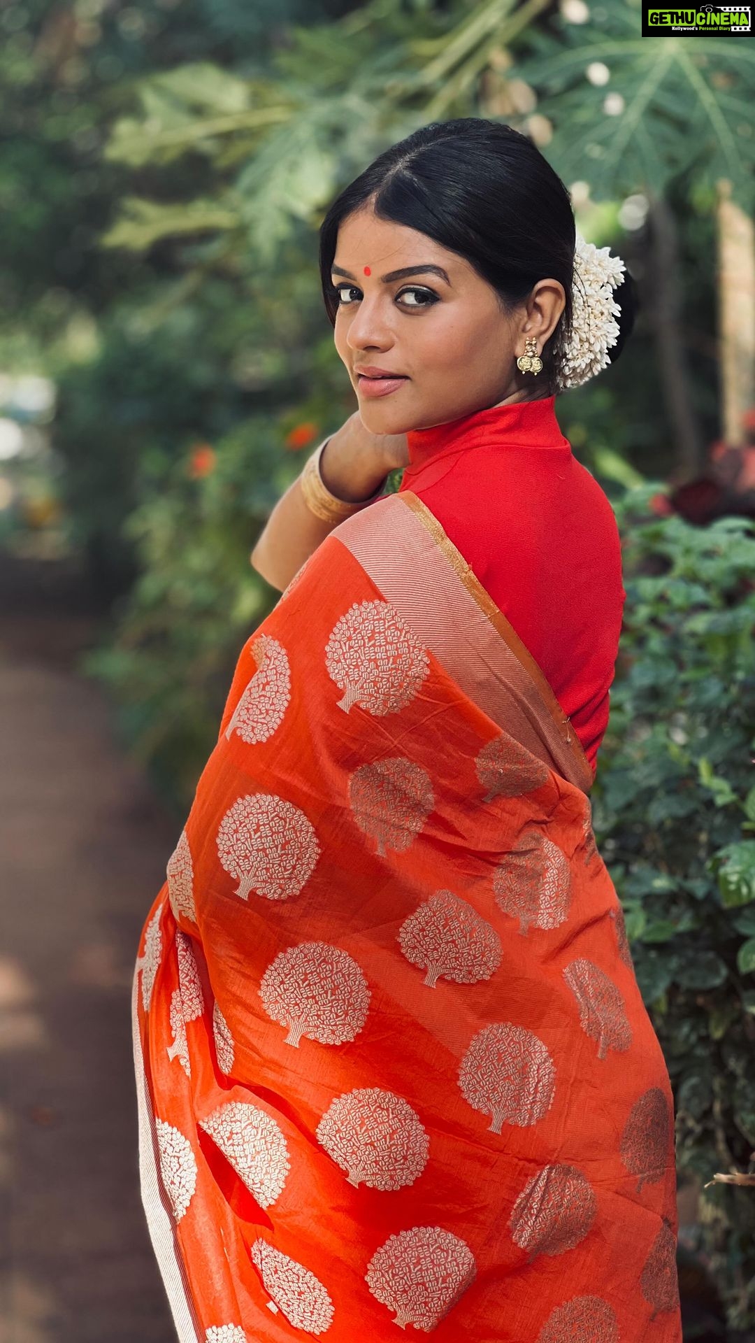 Mitali Nag Instagram - Chaitra Navratri Day 5 🧡 . . . Outfit @kimpereiraofficial #reelsinstagram #mitaalinag #fashion #traditionalwear #saree #navratri #indianactress #afsarbitiya #333 #trendingaudio