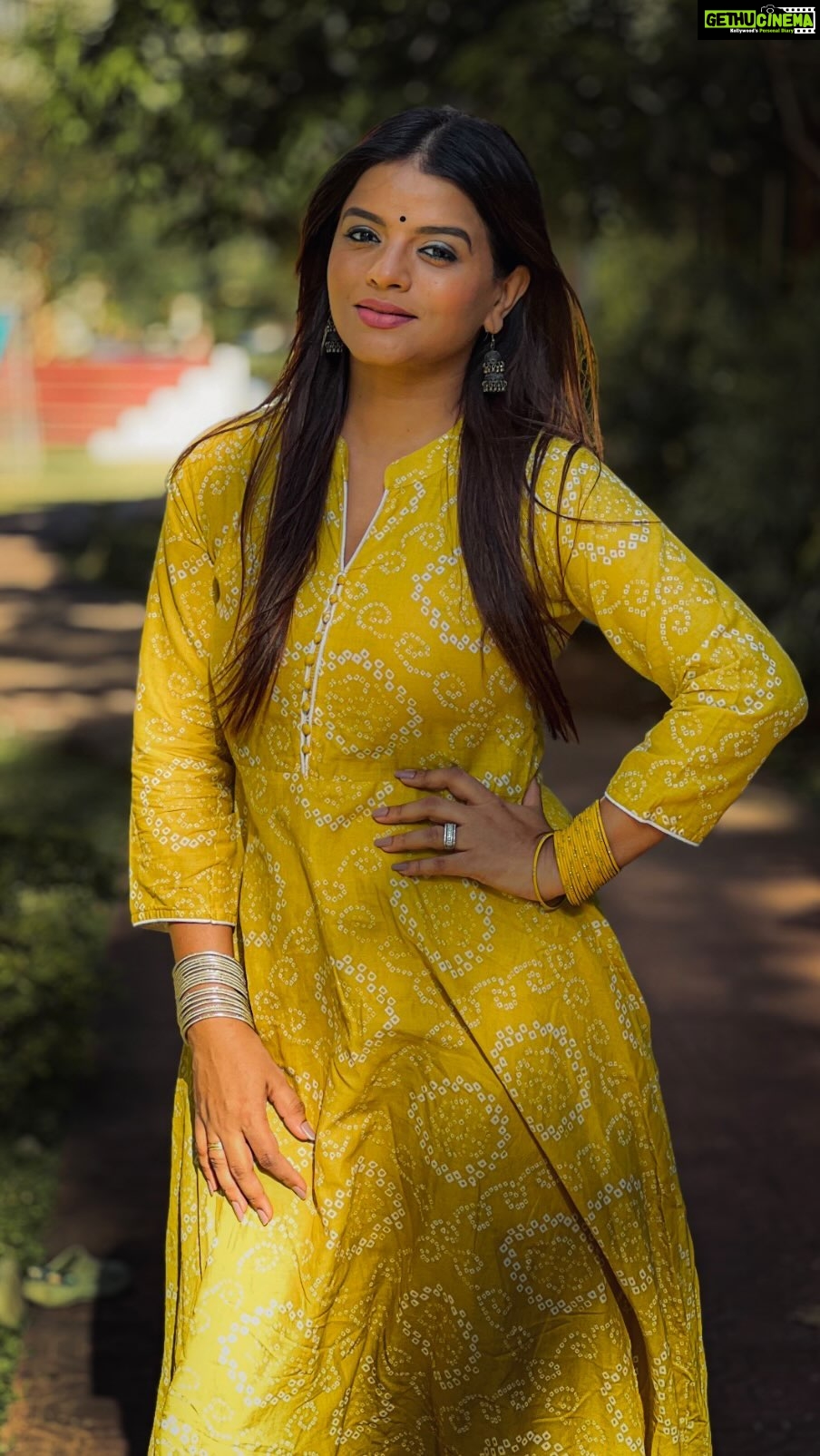 Mitali Nag Instagram - Chaitra Navratri Day 2 💛 . . . #reelsinstagram #mitaalinag #navratri #navratricolours #indianactress #afsarbitiya #333