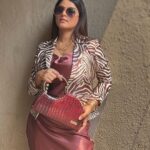 Mitali Nag Instagram - Accessorise… This time I did it with @modernmyth.in’s ring bag!! 😍 . . . #mitaalinag #indianactress #duskybeauty #afsarbitiya #tag #potd #instagood #magic #333 #collab