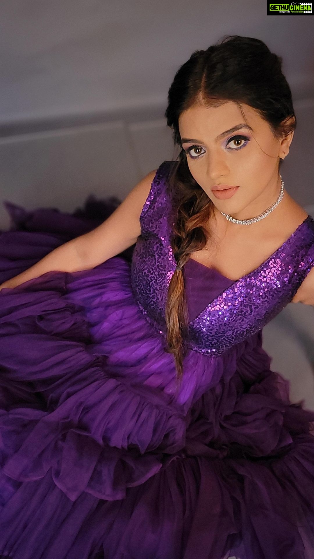 Mitali Nag Instagram - Purple looks good on me 💜 . . . Makeup @poojakaramunge_makeupartist Outfit @designertanu_ Jewellery @jizajewellerystudio #reels #mitaalinag #trendingaudio #afsarbitiya #collab
