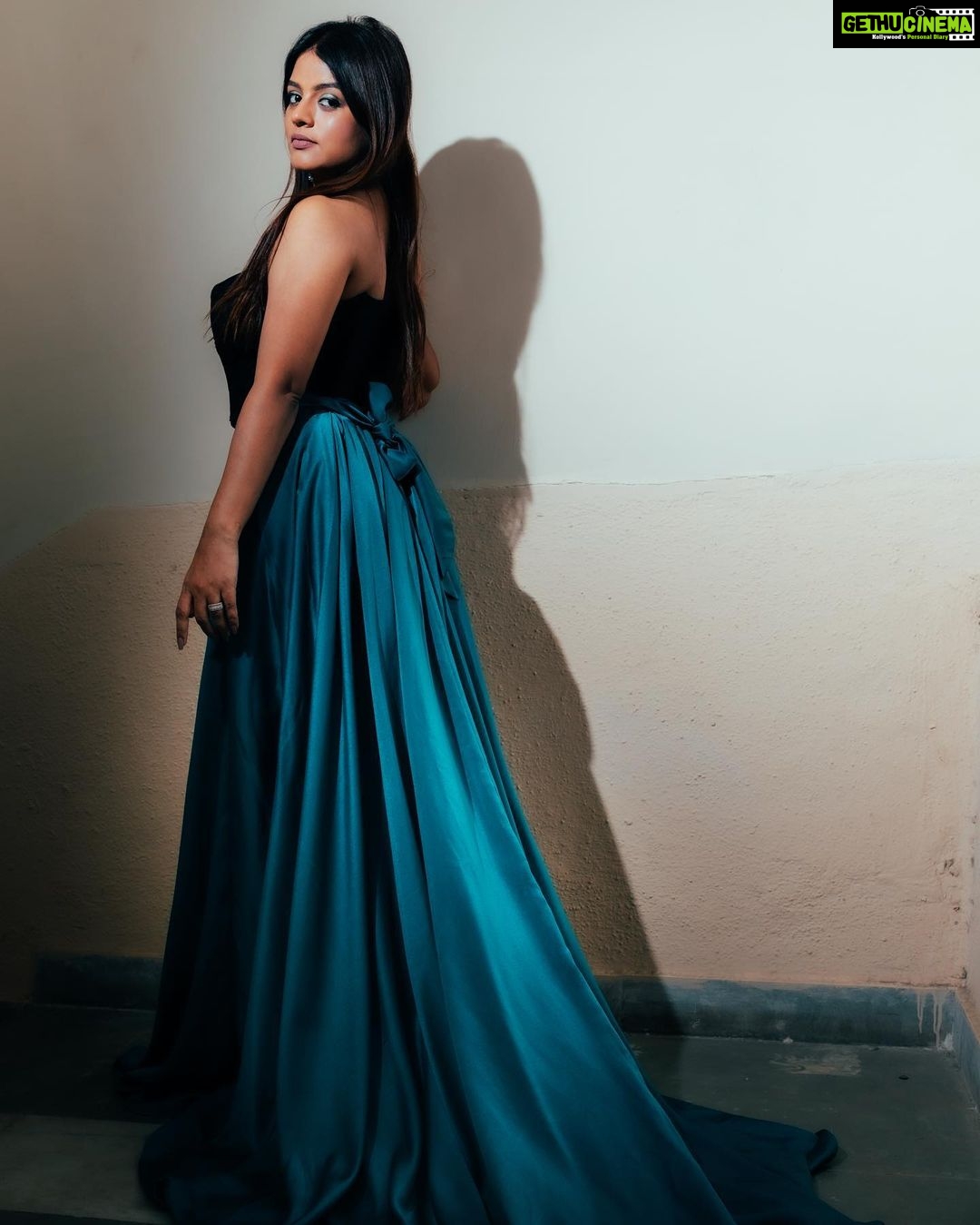 Mitali Nag Instagram - Make them stop and stare ✨ . . . 📸 @ethan.mascarenhas 👗 @suwishofficial Outfit PR @mediatribein Mumbai - मुंबई