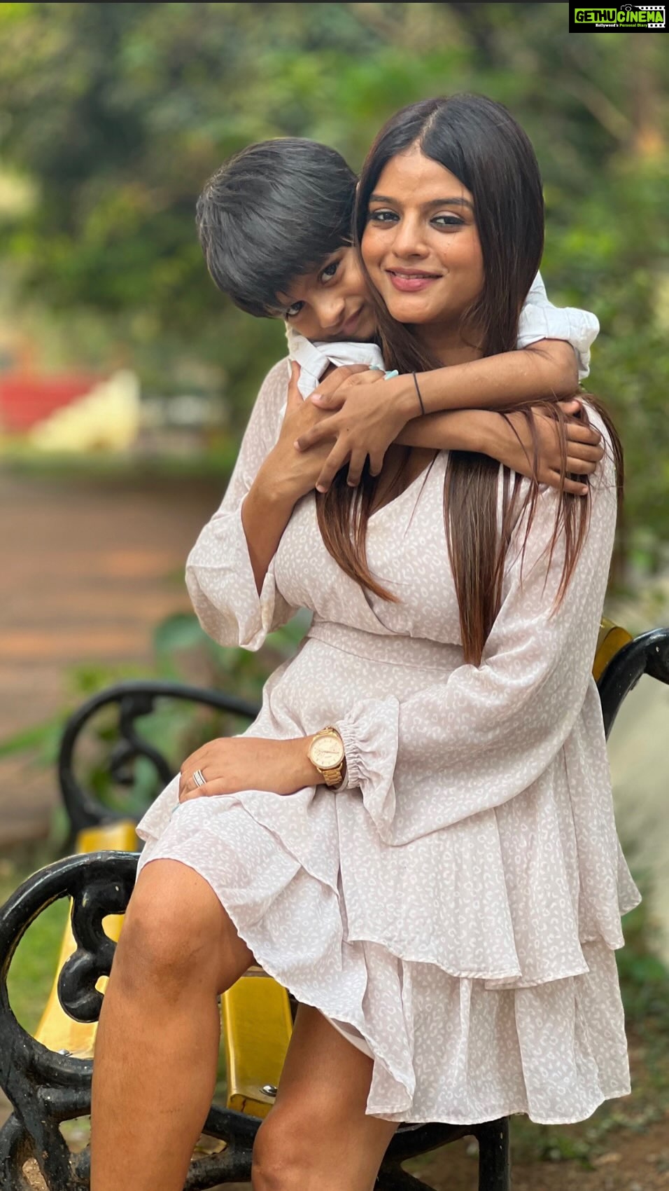 Mitali Nag Instagram - Dear future daughter in law, just in case he says something else to you… 🤣🤣🤣😈😈😈 I have proof!! And the whole world has seen it!!! 😂😂😂 . . . #reels #mitaalinag #afsarbitiya #chocolateeyedboy #trendingaudio