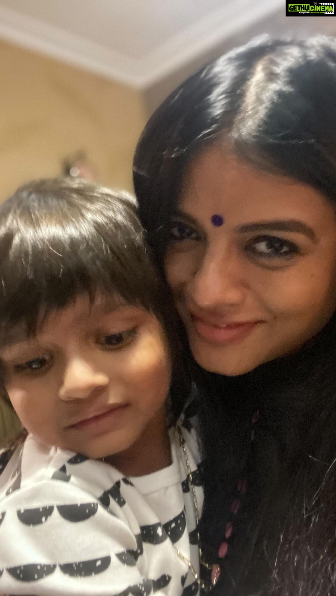 Mitali Nag Instagram - She loves it wherever I go to pick her up ♥️ . . @mitaalinag . #chocolateeyedboy #rudransh #motherson #love #kidstagram #333 #mitaalinag