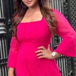 Mitali Nag Instagram - Yellow or Pink…?!? 💛🌸 . . . Outfit @berrylush_com Styling @rimadidthat PR @mediatribein . . #mitaalinag #reels #reelsinstagram #afsarbitiya #trending #devi #ghkkpm #draupadi #tejaswini #tvirus #aashiqana #333