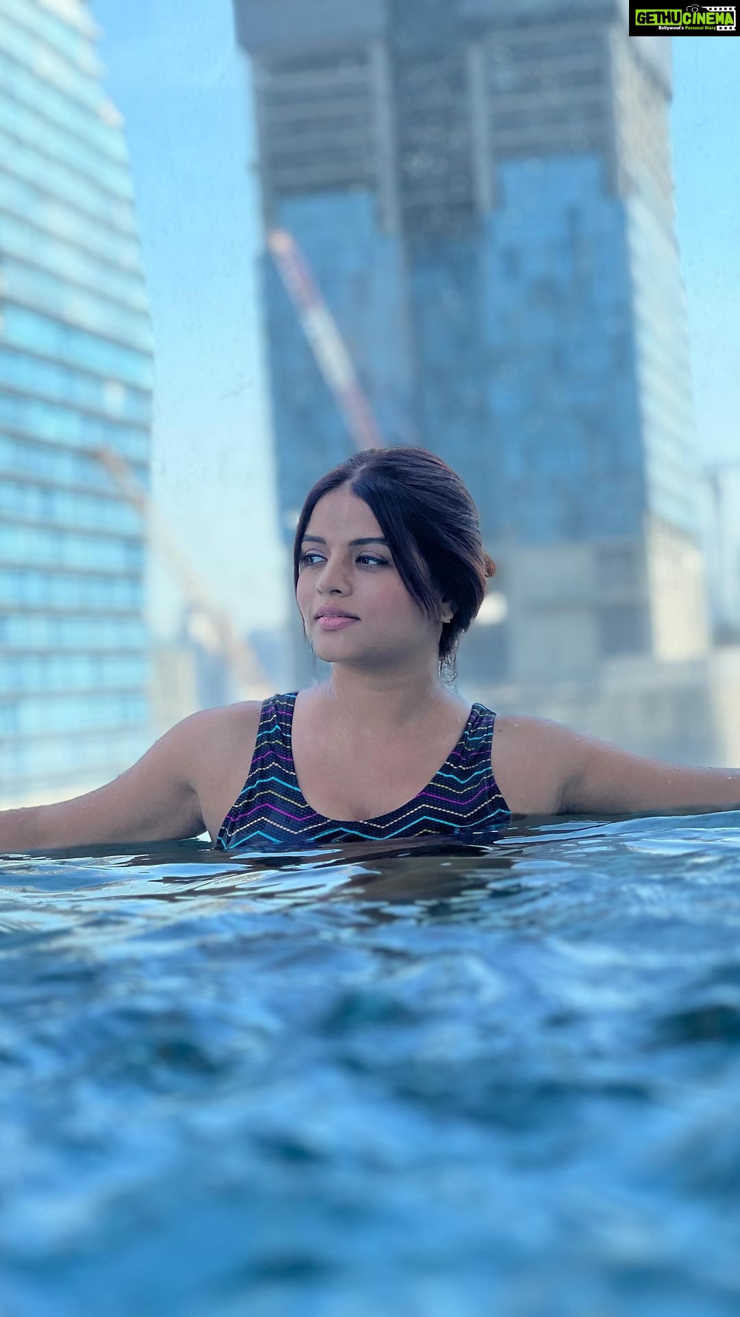 Mitali Nag Instagram - Aapke sath bhi aisa hota haiβ¦? π . . π₯ @sankalppardeshi π @sobangkok #mitaalinag #reels #reelsinstagram #afsarbitiya #trending #devi #ghkkpm #draupadi #tejaswini #tvirus #aashiqana #333 #infinitypool SO/ Bangkok