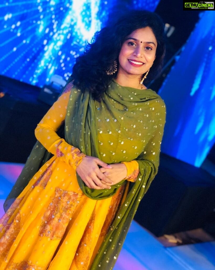 Mohana Bhogaraju Instagram - 💚💛 Outfit: Mohana Bhogaraju 💃 Pc:@sruthiranjani ❤