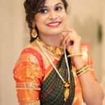 Mohana Bhogaraju Instagram – #Andariki Sankranti Subhakankshalu ❤️

Saree : @madhviartstudio 
Jewellery: @925_pure_silver_wholesale 
H&M: @makeupbydivyaram 

📸: @suchi_k_naidu 
Location: @studio.romeojuliet