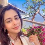 Mugdha Chaphekar Instagram – Sunny Day, Sunshine and Sunflowers… just what I love ❤️🌻✨
#love #gratitude 🧿