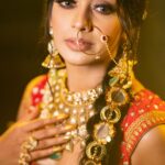 Mugdha Chaphekar Instagram – देखूँ तुझको मैं हो के निहाल..

मोहे रंग दो लाल… 
.
Make up Hair and Styling by the gorgeous @nehaadhvikmahajan ❤️❤️
Captured by @luvisrrani ✌️