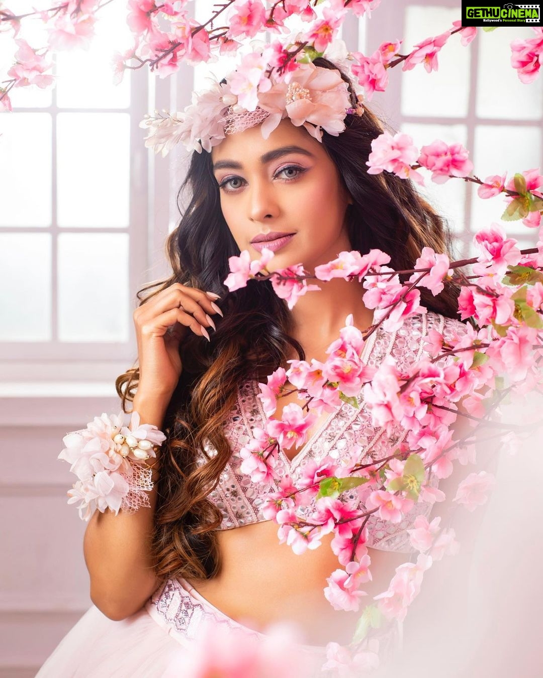 Mugdha Chaphekar Instagram - In Frame :- @mugdha.chaphekar . Shoot Concept & Styled By:- @nehaadhvikmahajan @bridalsbynam . 💄MUA , Hair & Styling :- @nehaadhvikmahajan . MakeUp :- @myglamm . 📸:- @luvisrrani . Outfit:- @reynutaandon . Floral Accessories:- @floralartbysrishti . #kumkumbhagya #prachi #mughdachapekar #makeup #ootd #nehaadhvikmahajan #makeupbyme💄 #nammakeovers #bride #to #be #bridal #look #bridalmakeupartist #destinationweddingmakeupartist #weddingmakeup #hair #hairstyling #nammakeovers #bollywood #television #makeupartist #mumbai #traveller #all #over #the #globe