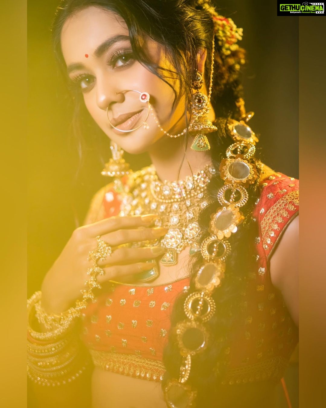 Mugdha Chaphekar Instagram - In Frame :- @mugdha.chaphekar ♥️ . Shoot Concept & Styled By:- @nehaadhvikmahajan @bridalsbynam . 💄MUA , Hair & Styling :- @nehaadhvikmahajan . 📸:- @luvisrrani . Outfit:- @reynutaandon . Jewelery:- @khuranajewelleryhouse . Choora & Accessories :- @omsons_bridal_store . #kumkumbhagya #prachi #mughdachapekar #makeup #ootd #nehaadhvikmahajan #makeupbyme💄 #nammakeovers #bride #to #be #bridal #look #bridalmakeupartist #destinationweddingmakeupartist #weddingmakeup #hair #hairstyling #nammakeovers #bollywood #television #makeupartist #mumbai #traveller #all #over #the #globe