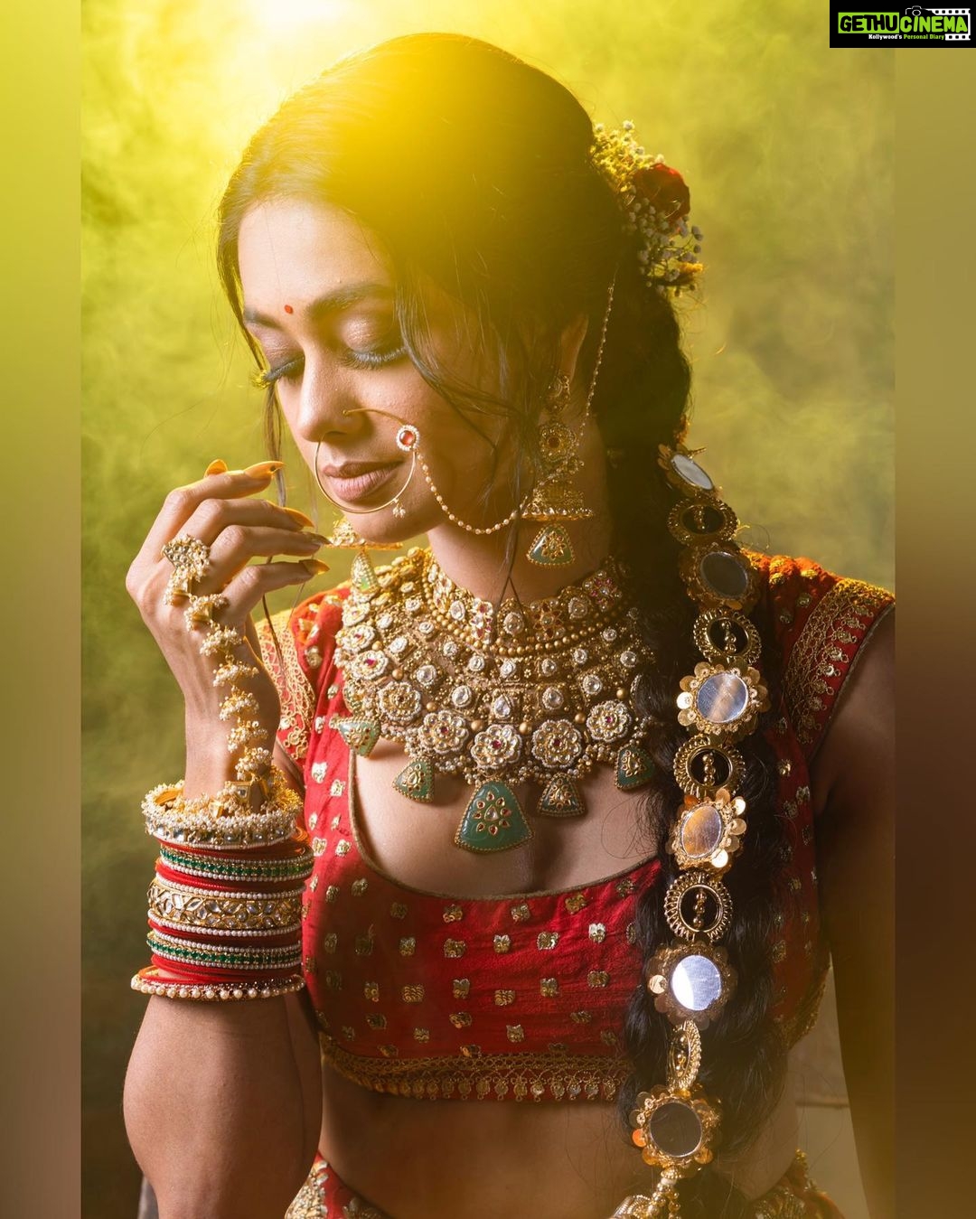 Mugdha Chaphekar Instagram - In Frame :- @mugdha.chaphekar ♥️ . Shoot Concept & Styled By:- @nehaadhvikmahajan @bridalsbynam . 💄MUA , Hair & Styling :- @nehaadhvikmahajan . 📸:- @luvisrrani . Outfit:- @reynutaandon . Jewelery:- @khuranajewelleryhouse . Choora & Accessories :- @omsons_bridal_store . #kumkumbhagya #prachi #mughdachapekar #makeup #ootd #nehaadhvikmahajan #makeupbyme💄 #nammakeovers #bride #to #be #bridal #look #bridalmakeupartist #destinationweddingmakeupartist #weddingmakeup #hair #hairstyling #nammakeovers #bollywood #television #makeupartist #mumbai #traveller #all #over #the #globe