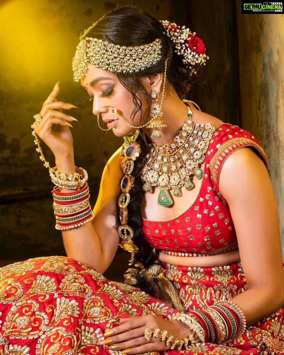 Mugdha Chaphekar Instagram - In Frame :- @mugdha.chaphekar ♥️ . Shoot Concept & Styled By:- @nehaadhvikmahajan @bridalsbynam . 💄MUA , Hair & Styling :- @nehaadhvikmahajan . MakeUp :- @myglamm . 📸:- @luvisrrani . Outfit:- @reynutaandon . Jewelery:- @khuranajewelleryhouse . Choora & Accessories :- @omsons_bridal_store . #kumkumbhagya #prachi #makeup #ootd #nehaadhvikmahajan #makeupbyme💄 #nammakeovers #bride #to #be #bridal #look #bridalmakeupartist #destinationweddingmakeupartist #weddingmakeup #hair #hairstyling #nammakeovers #bollywood #television #makeupartist #mumbai #traveller #all #over #the #globe