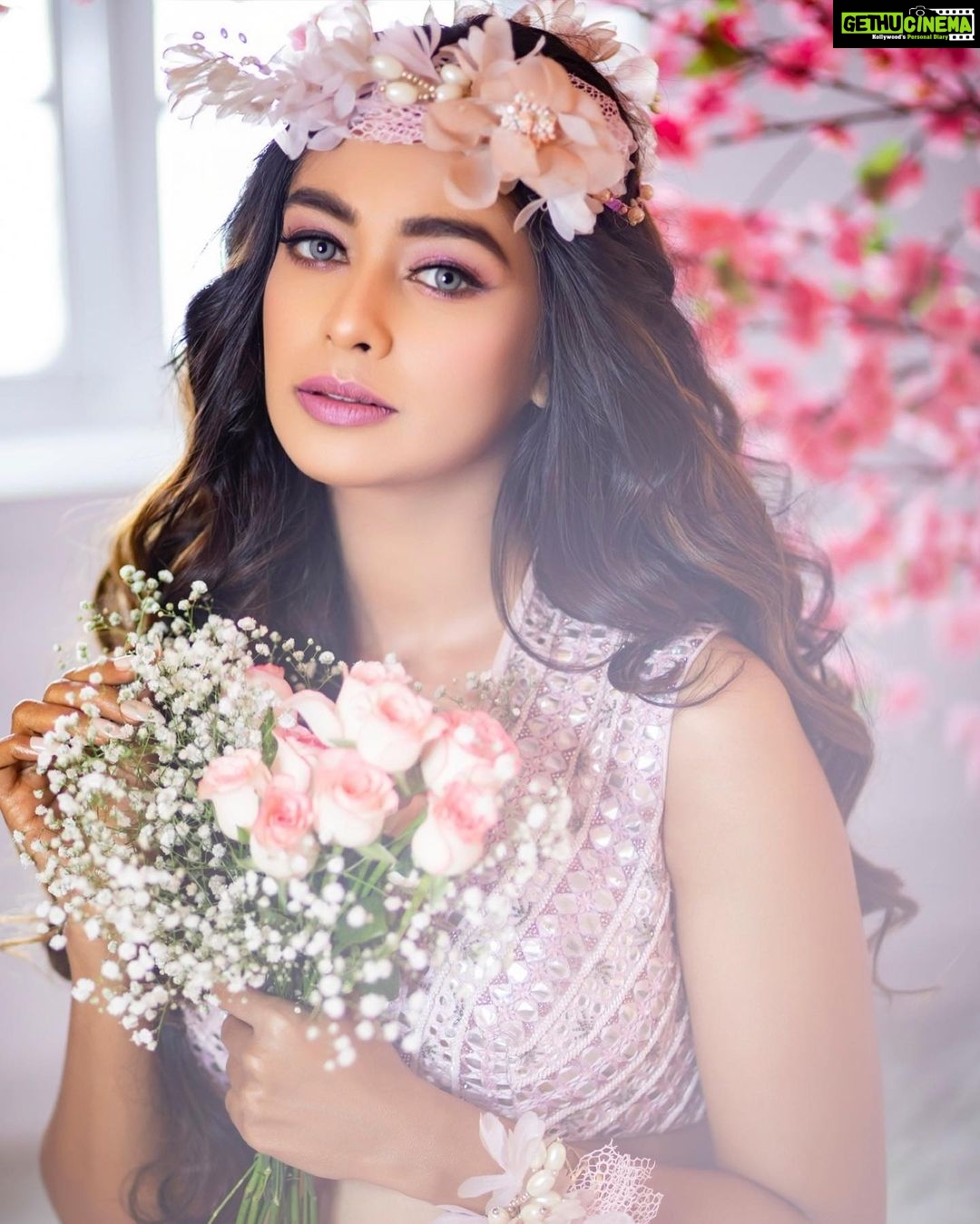 Mugdha Chaphekar Instagram - Presenting, My 8th Celebrity Guest Of “MAGICAL MAKEOVERS” @sbsabpnews The Sweetest :- @mugdha.chaphekar . Shoot Concept & Styled By:- @nehaadhvikmahajan @bridalsbynam . 💄MUA , Hair & Styling :- @nehaadhvikmahajan . MakeUp :- @myglamm . 📸:- @luvisrrani . Outfit:- @reynutaandon . Floral Accessories:- @floralartbysrishti . #kumkumbhagya #prachi #makeup #ootd #nehaadhvikmahajan #makeupbyme💄 #nammakeovers #bride #to #be #bridal #look #bridalmakeupartist #destinationweddingmakeupartist #weddingmakeup #hair #hairstyling #nammakeovers #bollywood #television #makeupartist #mumbai #traveller #all #over #the #globe