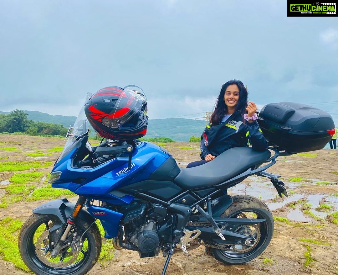 Mugdha Chaphekar Instagram - One with the gorgeous 🏍❤️ . #love #fun #triumph #triumphtiger #riders #ridersofinstagram #weekend #mumbai #mumbaikar #mymumbai #maharashtra #beautiful #monsoon #incredibleindia #mymaharashtra #mugdhachaphekar #lonavala #weekendgetaway #nature #morning 🧿 . 📸 @iamravish_desai 🙌 Lonavala - लोणावळा