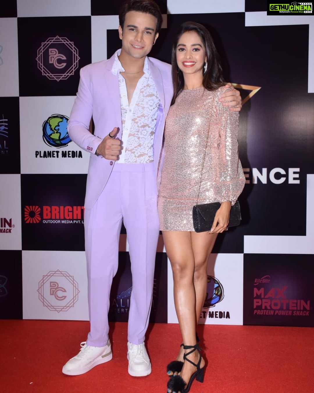 Mugdha Chaphekar Instagram - Have a Wonderful Week!!! Good morning from #PranBir ❤️ . At @star_eminence_awards 2022 Styled By: @saloni142_ Outfit: @ikichic_official Footwear: @monrowshoes #awardnight #redcarpet Novotel Mumbai Juhu Beach