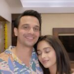 Mugdha Chaphekar Instagram - 🤨🫣😎🙄🤣 #fun #mugdhachaphekar #ravishdesai #reelsinstagram #reels #reelitfeelit #love #comedy #reelsvideo #funnyreels #funny
