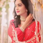 Mugdha Chaphekar Instagram – सुन सुन शीतल झोंके पवन के..
जा तू मेरा प्रेम दूत बन के… ✨✨
#Sanyogitaforever ❤️ Mumbai – मुंबई