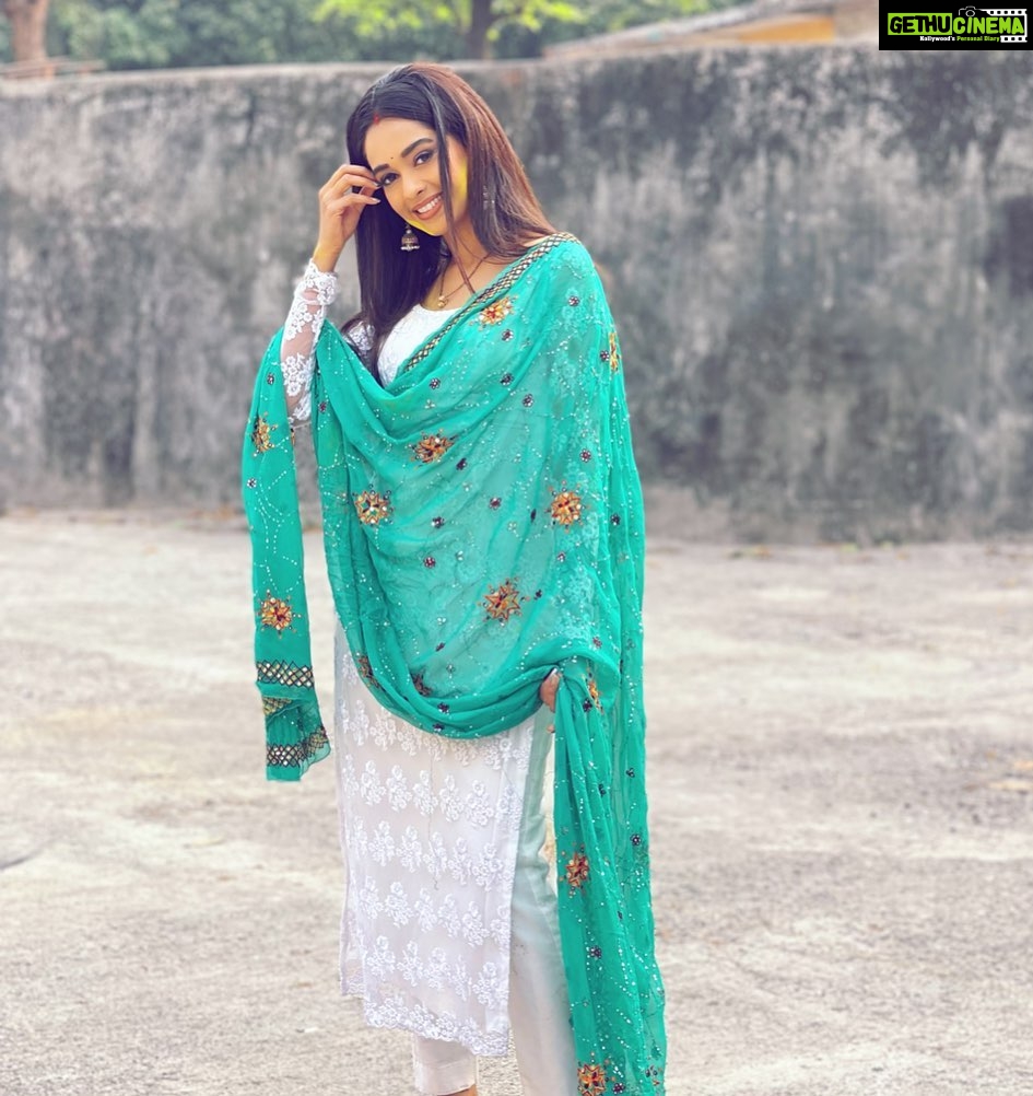 Mugdha Chaphekar Instagram - जाने कैसे बांधे तूने अँखियों के डोर मन मेरा खिंचा चला आया तेरी ओर.. ✨✨ . #love