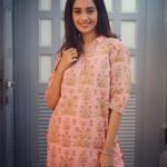 Mugdha Chaphekar Instagram – “स्वदेशी”
.
This gorgeous light pink shirt style kurta by @ekbyekta feels like home ❤️ comfortable, simple and “your own”
#ekbyektakapoor #ek #bringindiahome #love #mugdhachaphekar #prachi #kumkumbhagya 
@ekbyekta @ektarkapoor ❤️❤️ Mumbai – मुंबई