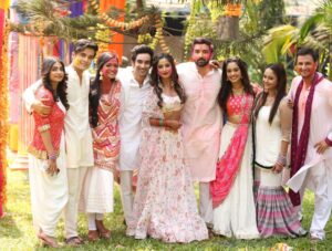 Mugdha Chaphekar Instagram - Happy Holi from Us to All. ❤️
Swipe to see the real us😆❤️
#bhagyalakshmi #kumkumbhagya #zeetv #holi #holifestival