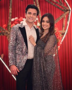 Mugdha Chaphekar Instagram - Happy weekend from #Pranbir!!!
.
.
📸 @richerd_by_heart 
💃🏻🕺🏻 @tripzarora 
.
.
@zeetv 
@zee5shows
