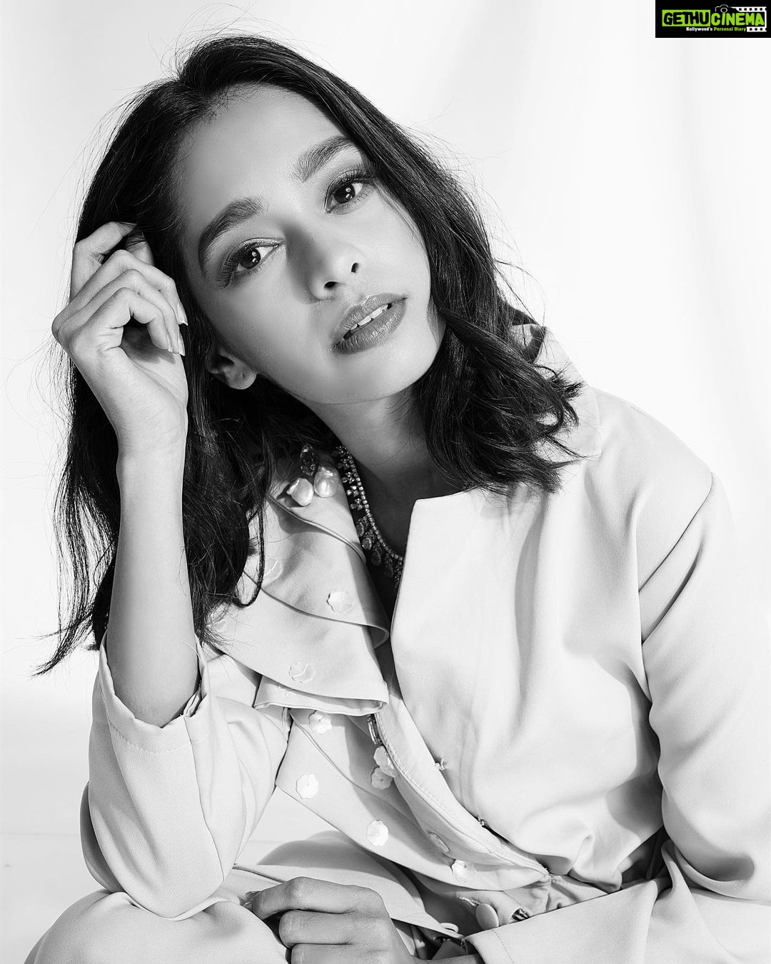 Mugdha Chaphekar Instagram - You know what’s beautiful? Flaws✨✨ . Styled by: @styleitupbyaashna Shot by : @akshayphotoartist Outfit: @ravleen_gulbano Jewellery: @fashionjewellery_21 Hair & Makeup by: @makeupbyheenal Location: @studio211mumbai #love #blackandwhite #mugdhachaphekar #happysoul #fun #ootd