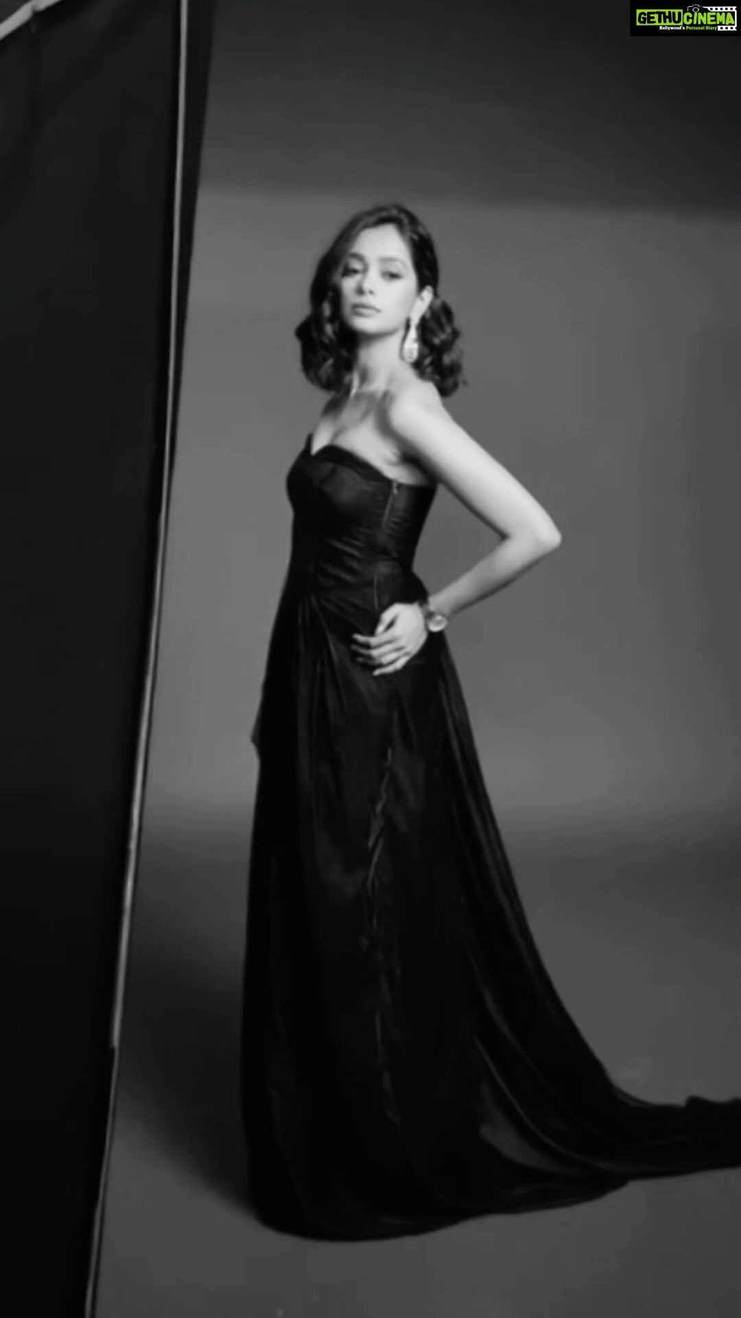 Mugdha Chaphekar Instagram - Take a look at this 💃🏻 . Styled by: @styleitupbyaashna Shot by: @akshayphotoartist Gown: @raman_malhi_official Jewellery: @fashionjewellery_21 Hair & Makeup by: @makeupbyheenal Studio : @studio211mumbai