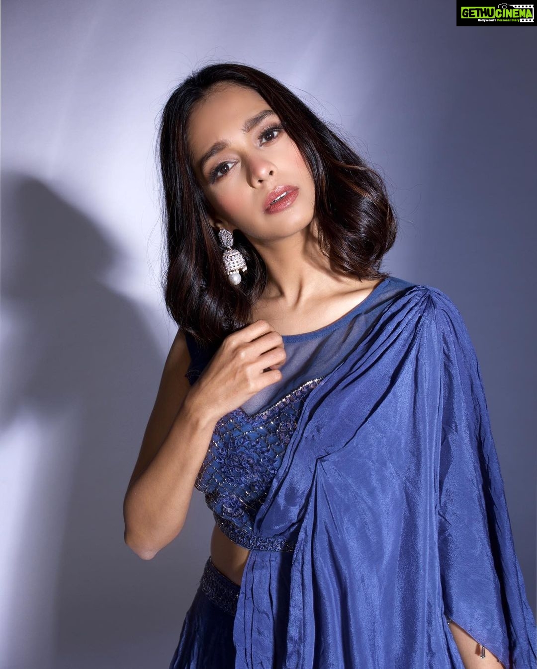 Mugdha Chaphekar Instagram - π . Styled by: @styleitupbyaashna Shot by : @akshayphotoartist Outfit: @elaan_rahul Earrings: @zehora_shop Hair & Makeup by: @makeupbyheenal Location: @studio211mumbai Coordination: @triptigoy