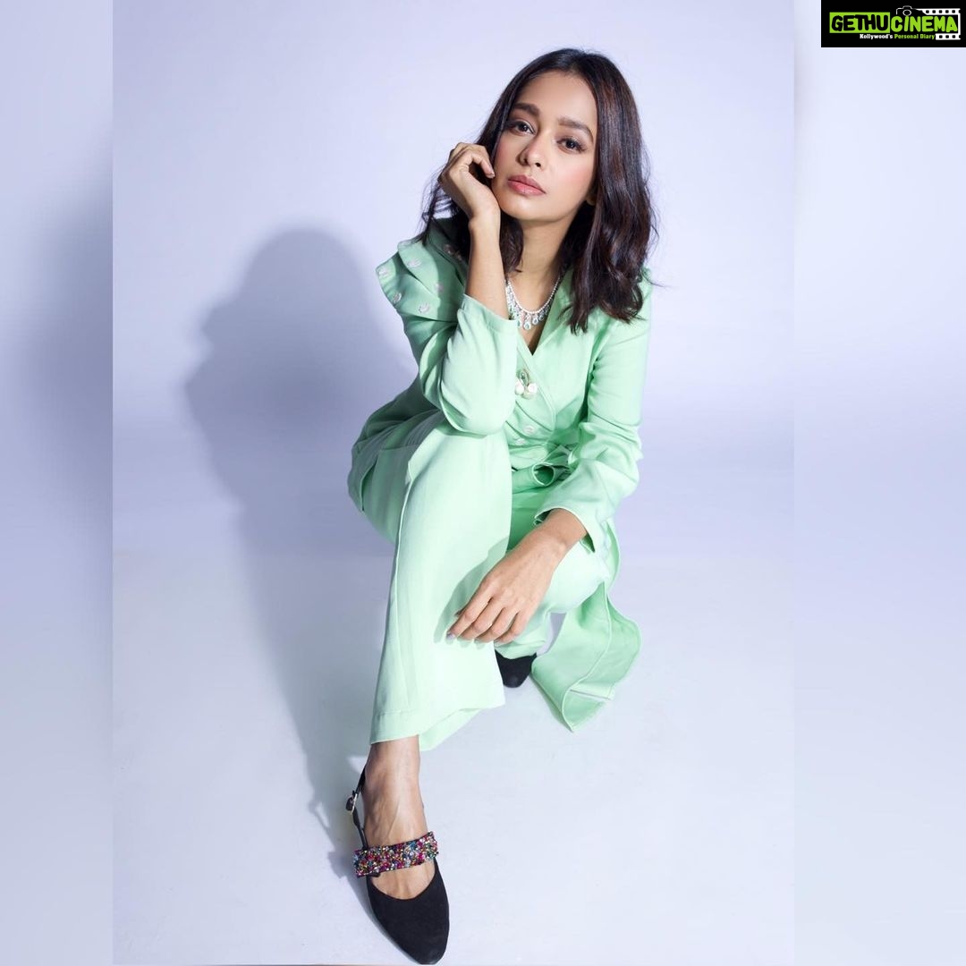 Mugdha Chaphekar Instagram - How Fantastic is your Friday? . Styled by: @styleitupbyaashna Shot by : @akshayphotoartist Outfit: @ravleen_gulbano Jewellery: @fashionjewellery_21 Hair & Makeup by: @makeupbyheenal Location: @studio211mumbai . #weekend #goodvibes #fun #mugdhachaphekar #happysoul #love