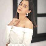 Mugdha Chaphekar Instagram - toujours rêver ✨✨ . Styled by: @styleitupbyaashna Shot by: @neildhayatkarphotography Outfit: @beautikbydeepali Earrings: @fashionjewellery_21 HMU: @amuthevar @shribhalerao_ @riyafatak Location: @byou.in . #love #mugdhachaphekar #fun #happysoul #white #ootd
