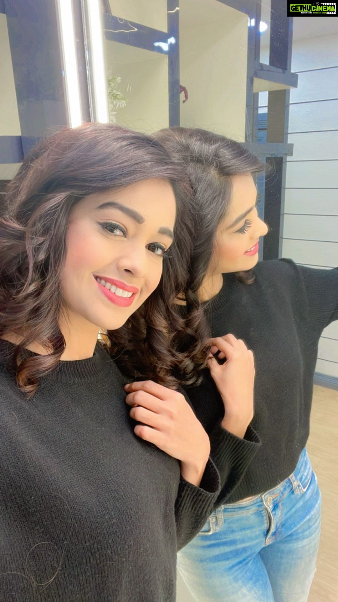 Mugdha Chaphekar Instagram - 🖤✨✨ . #fun #just #love #reels #reelsinstagram #mugdhachaphekar #reels