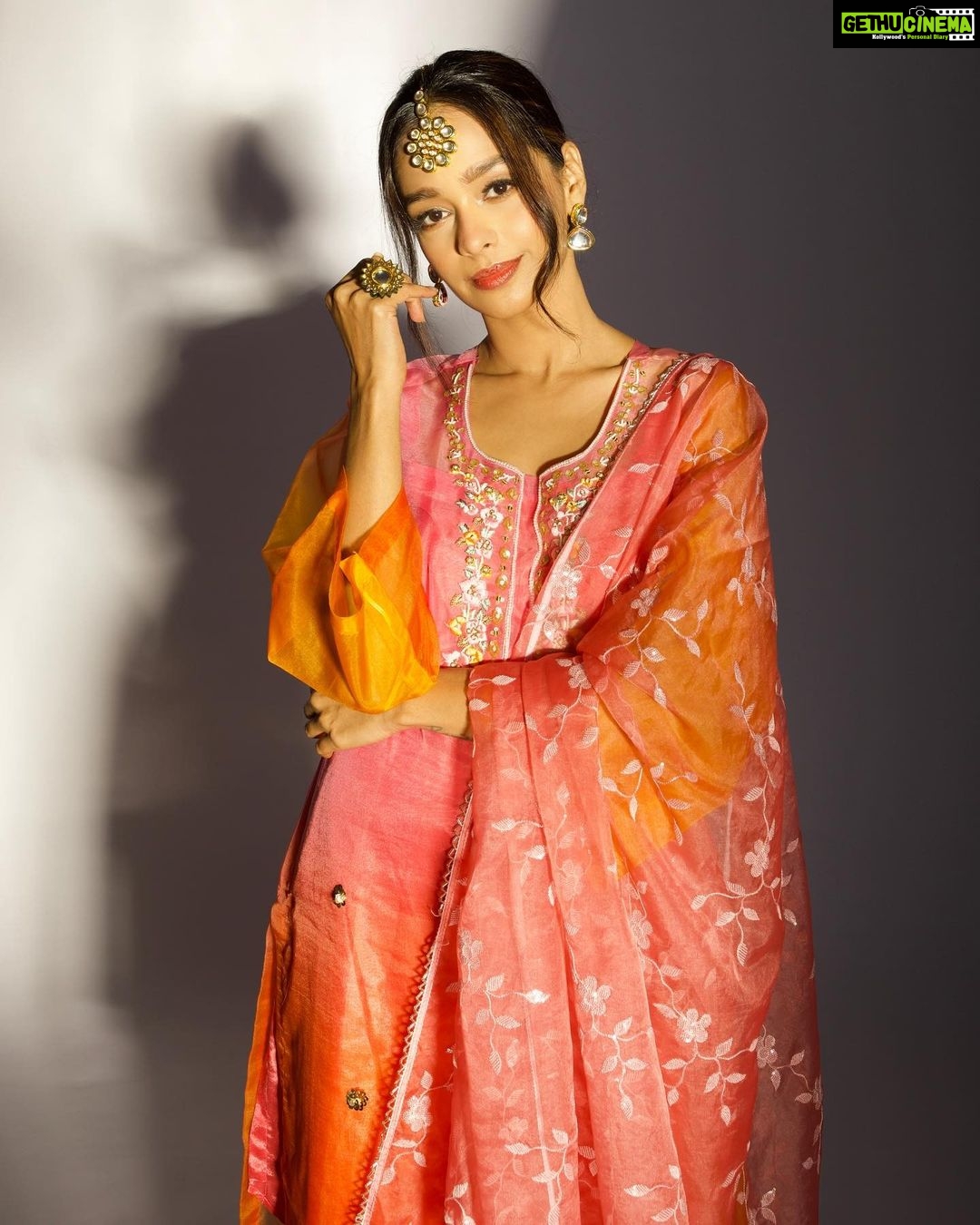 Mugdha Chaphekar Instagram - अंग लगा दे रे मोहे रंग लगा दे रे ✨✨ . Styled by: @styleitupbyaashna Shot by: @akshayphotoartist Outfit: @lahario_ Jewellery: @fashionjewellery_21 Hair & Makeup: @makeupbyheenal Studio: @studio211mumbai . #love #indian #ootd #mugdhachaphekar #outfit #fun