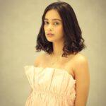 Mugdha Chaphekar Instagram - It’s a beautiful day! What do ya say ✨✨ . Styled by: @styleitupbyaashna Photography by: @neildhayatkarphotography Outfit: @sacredstitchofficial Chains: @blingathon_official HMU: @amuthevar @shribhalerao_ @riyafatak Location: @byou.in . . #love #mugdhachaphekar #happysoul #fun #photoshoot #mumbai