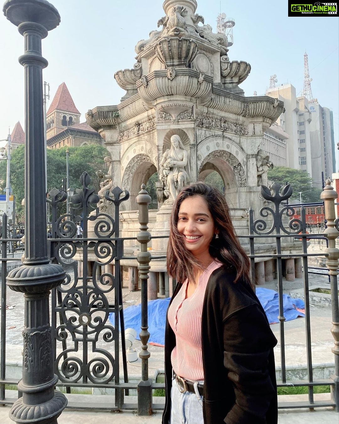 Mugdha Chaphekar Instagram - Good Morning Mumbai❤️❤️ . . #mumbaimerijaan #love Flora Fountain
