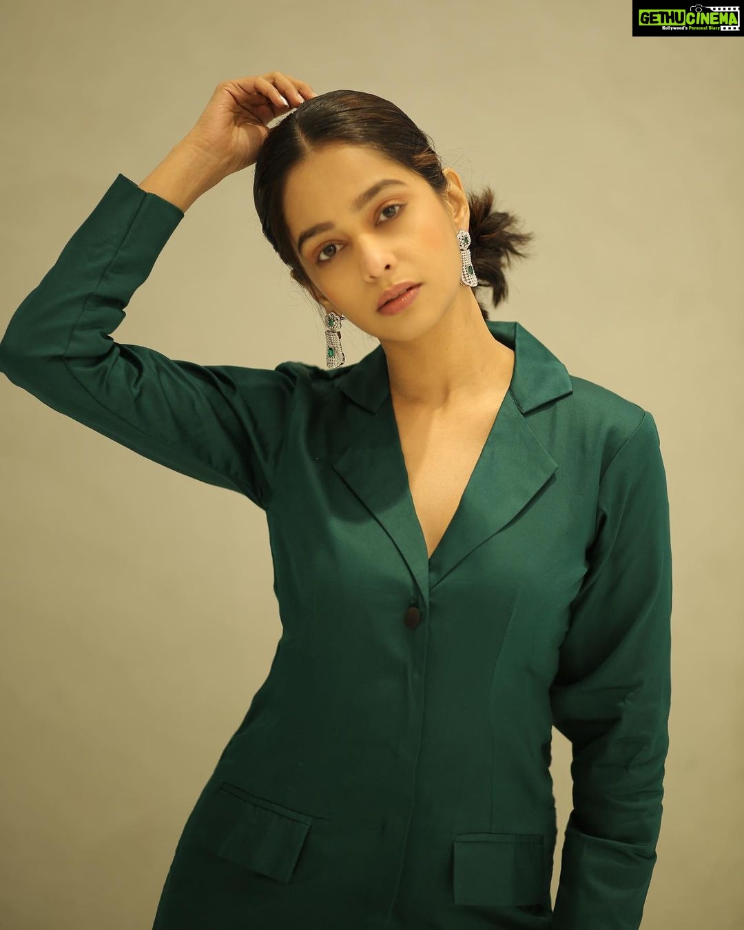 Mugdha Chaphekar Instagram - What’s your color today? 💚 . Styled by: @styleitupbyaashna Shot by: @neildhayatkarphotography Pantsuit: @ravleen_gulbano Jewellery : @fashionjewellery_21 HMU: @amuthevar @shribhalerao_ @riyafatak Location: @byou.in . . #love #mugdhachaphekar #ootd #fun #photoshoot #happysoul #green
