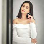Mugdha Chaphekar Instagram - toujours rêver ✨✨ . Styled by: @styleitupbyaashna Shot by: @neildhayatkarphotography Outfit: @beautikbydeepali Earrings: @fashionjewellery_21 HMU: @amuthevar @shribhalerao_ @riyafatak Location: @byou.in . #love #mugdhachaphekar #fun #happysoul #white #ootd