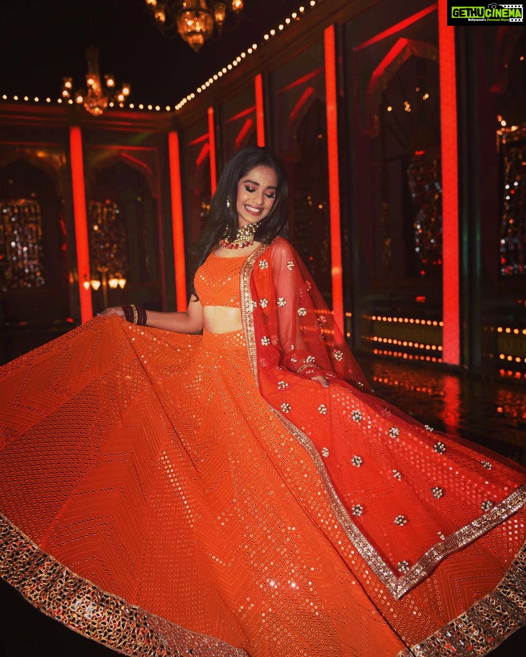 Mugdha Chaphekar Instagram - Are you excited to witness the best event of the year? Stay Tuned!! Something Fun Coming your way!! @zeetv #ZeeKutumb #Comingsoon #cantwait #kumkumbhagya #zeetv #love #mugdhachaphekar #zra #fun #prachi #kkb ❤️